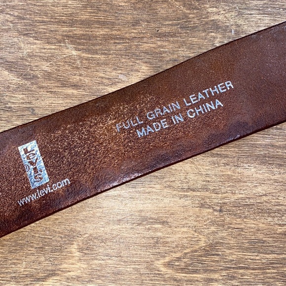 Levi’s size large brown full grain leather floral embossed belt - Picture 3 of 5
